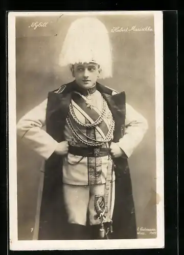AK Darsteller Hubert Marischka in Uniform in der Operette Sybill