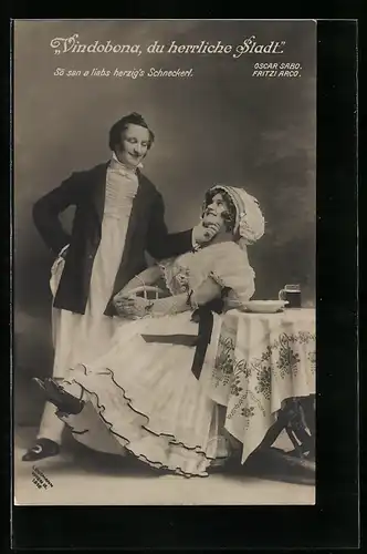 AK Darsteller Oscar Sabo und Fritzi Arco am Tisch in der Operette Vindobona, du herrliche Stadt