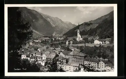 AK Landeck im Oberinntal, Blick über die Ortschaft zur Kirche hin