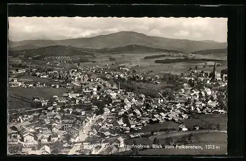 AK Zwiesel im Bayer. Wald, Generalansicht mit Blick zum Falkenstein, Fliegeraufnahme