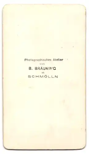 Fotografie B. Brauning, Schmölln, junges Mädchen im dunklen Biedermeierkleid