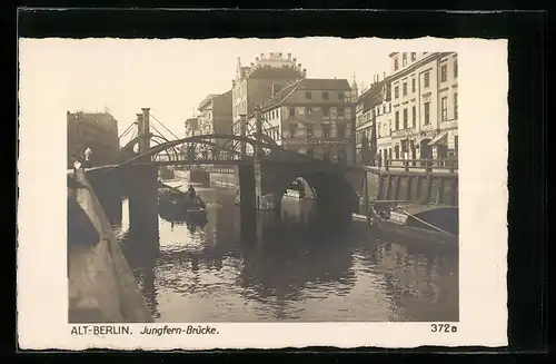 AK Berlin, an der Jungfern-Brücke, Friedrichsgracht