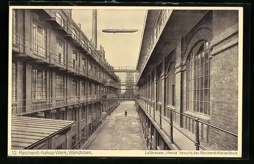 AK Wandsbeck, Luftkreuzer  Hansa  besucht das Reichardt-Kakao-Werk