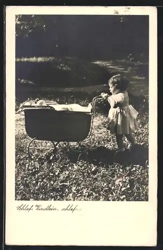 AK Schlaf, Kindlein, schlaf..., Kleinkind schiebt Kinderwagen