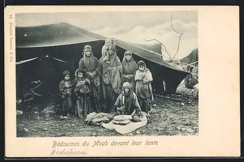 AK Moab, Bédouines du Moab devant leur tente, Beduinenfamilie