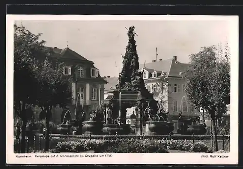 AK Mannheim, Bronzemonument auf dem Paradeplatz