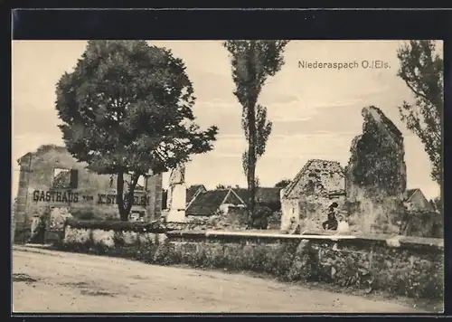 AK Niederaspach /O.-Els., Strassenpartie mit Gasthaus in Trümmern