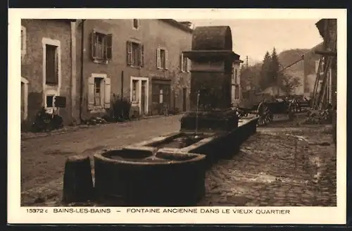 AK Bains-les-Bains, Fontaine ancienne dans le Vieux Quartier