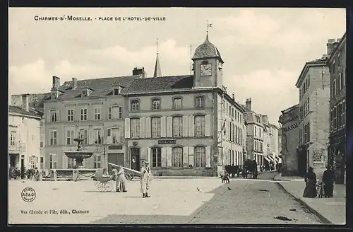 AK Charmes-sur-Moselle, Place de l'Hôtel de Ville