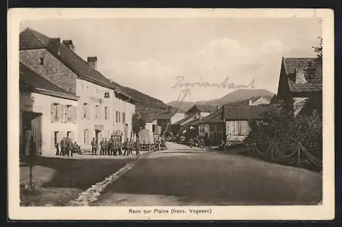 AK Raon-sur-Plaine, Une rue, Strassenpartie