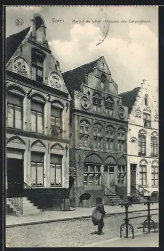 AK Ypres, Marché au bètail - Maisons des Corporations