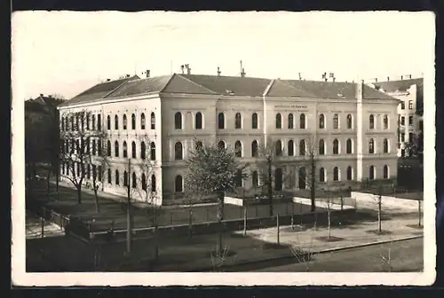 AK Wien, Hauptschule, Enkplatz 4