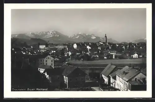 AK Traunstein /Bayer. Hochland, Teilansicht mit Bergen