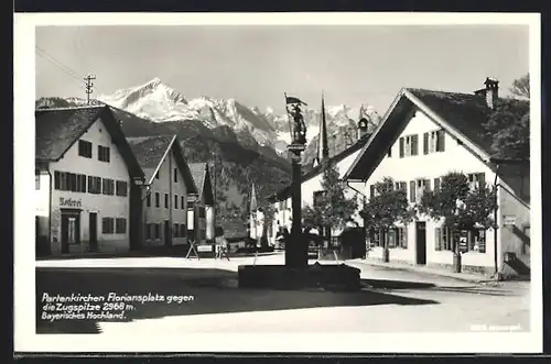 AK Partenkirchen /Bayerisches Hochland, Floriansplatz mit Molkerei gegen die Zugspitze