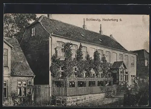 AK Schleswig, Strasse und Haus Hesterberg 9