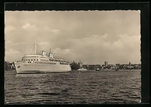 AK Fährschiff Sassnitz vor Rostock