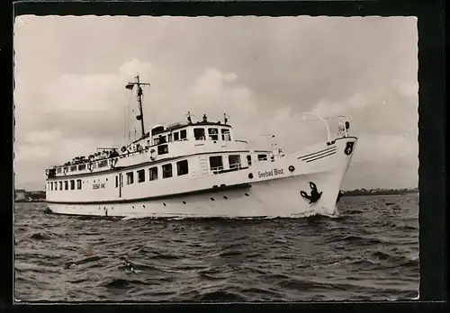 AK Stralsund, Weisse Flotte, Passagierschiff MS Seebad Binz vom Wasser aus