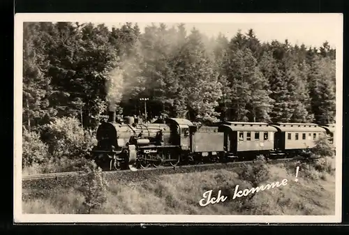 AK Eisenbahn auf Fahrt durch eine Landschaft