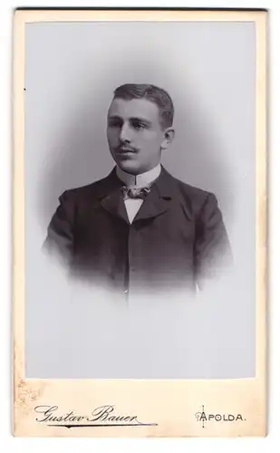 Fotografie Gustav Bauer, Apolda, Obere Bahnhof-Strasse, Eleganter Herr mit Oberlippenbart