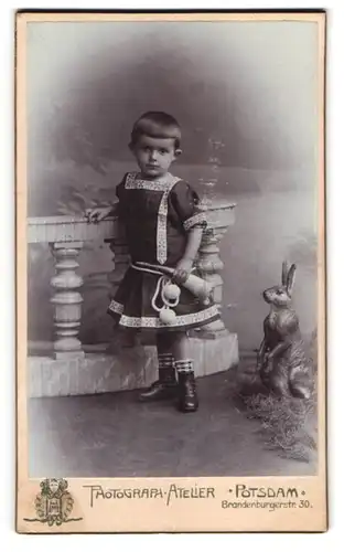 Fotografie Photograph Atelier, Potsdam, Brandenburgerstrasse 30, Kind im Kostüm mit Horn