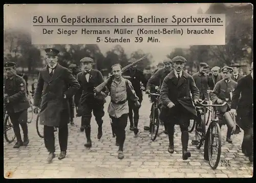 Fotografie unbekannter Fotograf, Ansicht Berlin, Freikorps beim 50 km Gepäckmarsch der Sieger Hermann Müller
