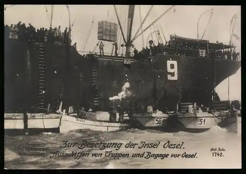 Riesen-AK 1.WK, Deutscher Truppentransporter Nr. 9 wird zur Besetzung der Insel Oesel mit Truppen & Bagage beladen