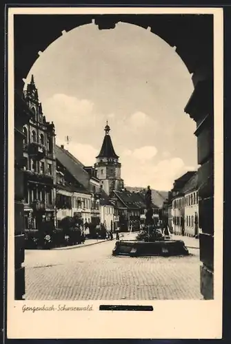 AK Gengenbach /Schwarzwald, Platz mit Brunnen im Ortskern