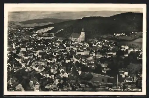 AK Schneeberg im Erzgebirge, Teilansicht mit Kirche, Fliegeraufnahme