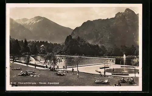 AK Oberammergau, Neues Alpenbad mit Bergen
