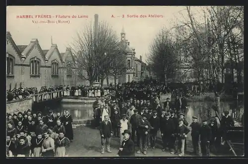 AK Warmeriville, Val-des-Bois, Harmel Frères, Filature de Laine, Sortie des Ateliers