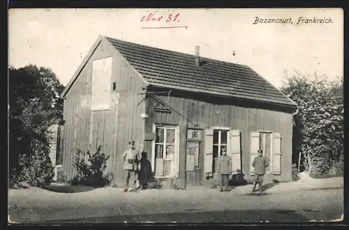 AK Bazancourt, Blick auf die Post, davor Postboten