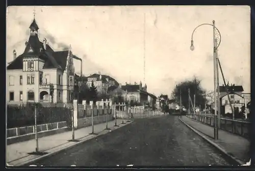 AK Schwenningen a. N., Bismarckstrasse mit Bahnhof