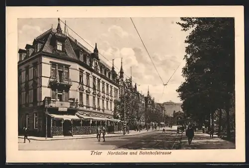 AK Trier, Nordallee und Bahnhofstrasse mit Passanten