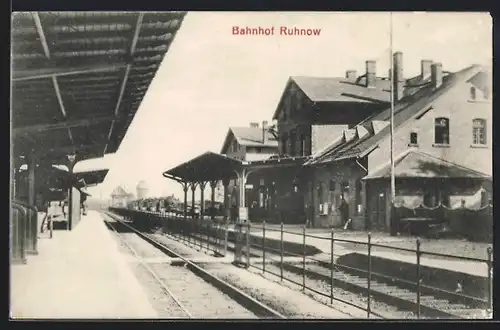 AK Ruhnow, Bahnhof mit Bahnsteigen