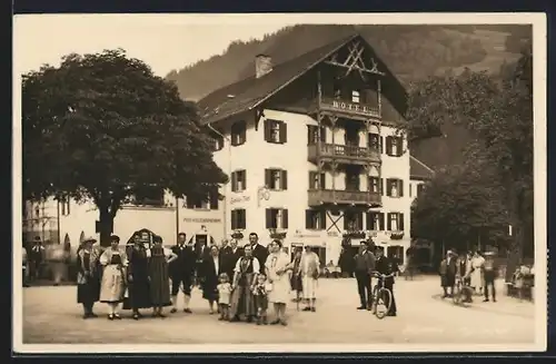 AK Schruns i. Montafon, Hotel Taube mit Personal