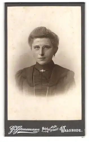 Fotografie G. Gronemann, Walsrode, Portrait Dame mit Zopf