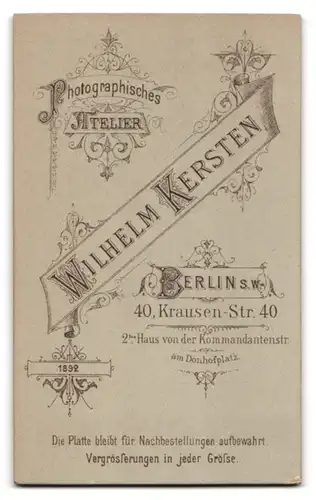 Fotografie Wilhelm Kersten, Berlin, Krausenstr. 40, Portrait Zwei Brüder in Anzügen