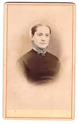 Fotografie A. Johanson, Nisky, Portrait Dame mit Kopftuch