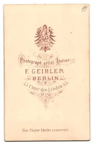 Fotografie F. Geibler, Berlin, Unter den Linden 45, Portrait junger Mann mit zurückgekämmten Haaren