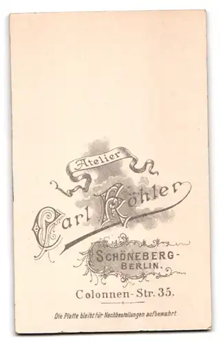 Fotografie Carl Köhler, Berlin-Schöneberg, Colonnenstr. 35, Portrait Herr mit Bürstenschnitt und Fliege