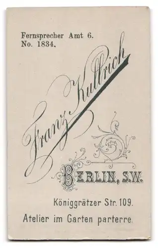 Fotografie Franz Kullrich, Berlin, Königgrätzer-Str. 109, junger Mann mit eleganter Fliege