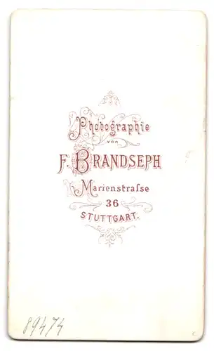 Fotografie F. Brandseph, Stuttgart, Marienstr. 36, Portrait Kleines Mädchen mit Kinderpuppe