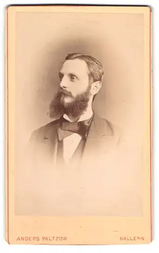 Fotografie Anders Paltzow, Halle a.S., Grosse Ullrichstr. 35, Portrait Mann mit Vollbart