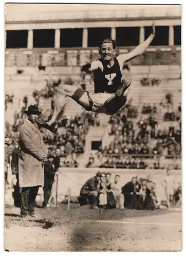Fotografie Fotograf unbekannt, Berlin, W. A. Comins amerikanischer Weitspringer, Hoffnung für Olympia in Amsterdam 1928