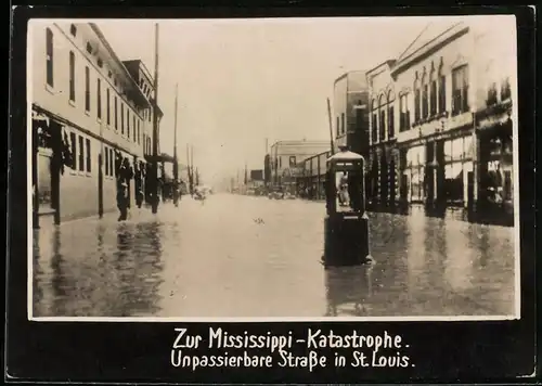 Fotografie Fotograf unbekannnt, Ansicht St. Louis, Mississippi Hochwasser Katastrophe, überschwemmte Strasse