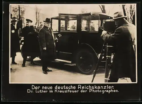 Fotografie Der neue deutsche Reichskanzler Dr. Luther im Kreuzfeuer der Fotografen