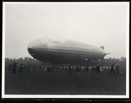 Fotografie Luftschiff Graf Zeppelin LZ-127 nach der Landung