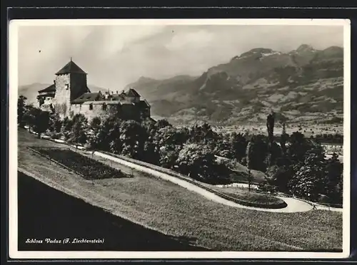 AK Vaduz, Blick zum Schloss Vaduz