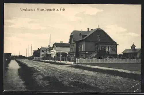 AK Wenningstedt a. Sylt, Strassenpartie mit Gebäudeansicht