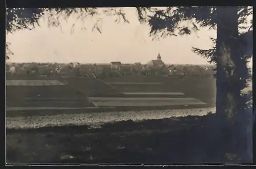 AK Grömbach, Waldpartie, Blick auf den Ort mit Kirche